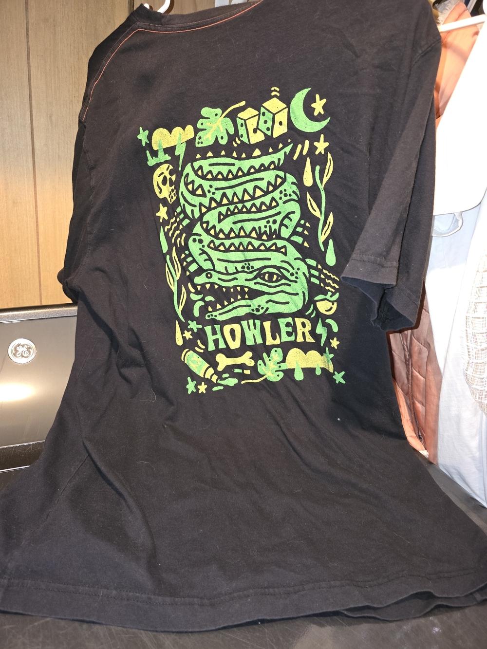 Howler  Brothers Black Tee with Neon Green Graphic Xl Aligator